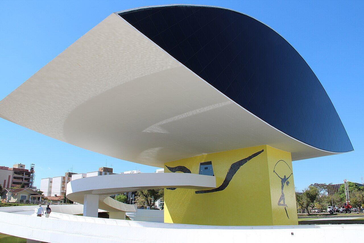 Museu Oscar Niemeyer é um dos cartões postais de Curitiba • Wikimedia Commons