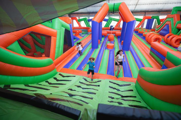 O parque de brinquedos infláveis PopHaus tem duas unidades em São Paulo • Divulgação/PopHaus