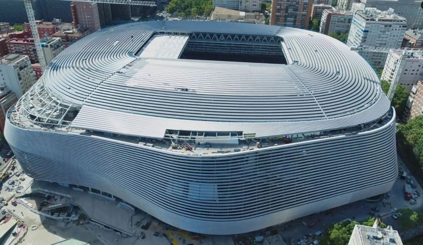 Vista aérea do estádio Santiago Bernabéu, casa do Real Madrid • Real Madri