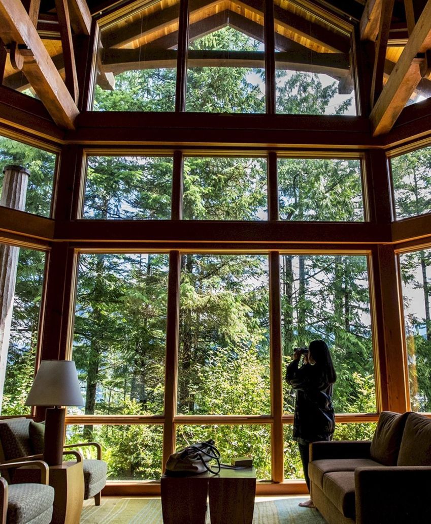 Os quartos tem janelas panorâmicas em meio à natureza • Divulgação/Sonora Resort Canada