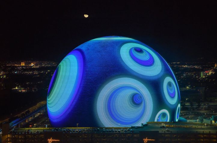 Sphere tem cerca de 112 metros de altura e mais de 164 mil alto-falantes • Flickr/@bylh