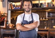 Chef Thomas Troisgros entra para mundo dos botecos com o Tijolada, no Rio