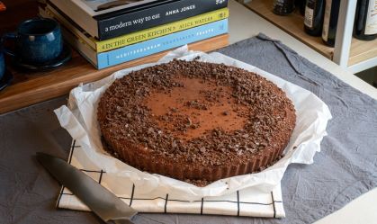 Torta mousse de chocolate: chef Felipe Caputo ensina receita para o Halloween