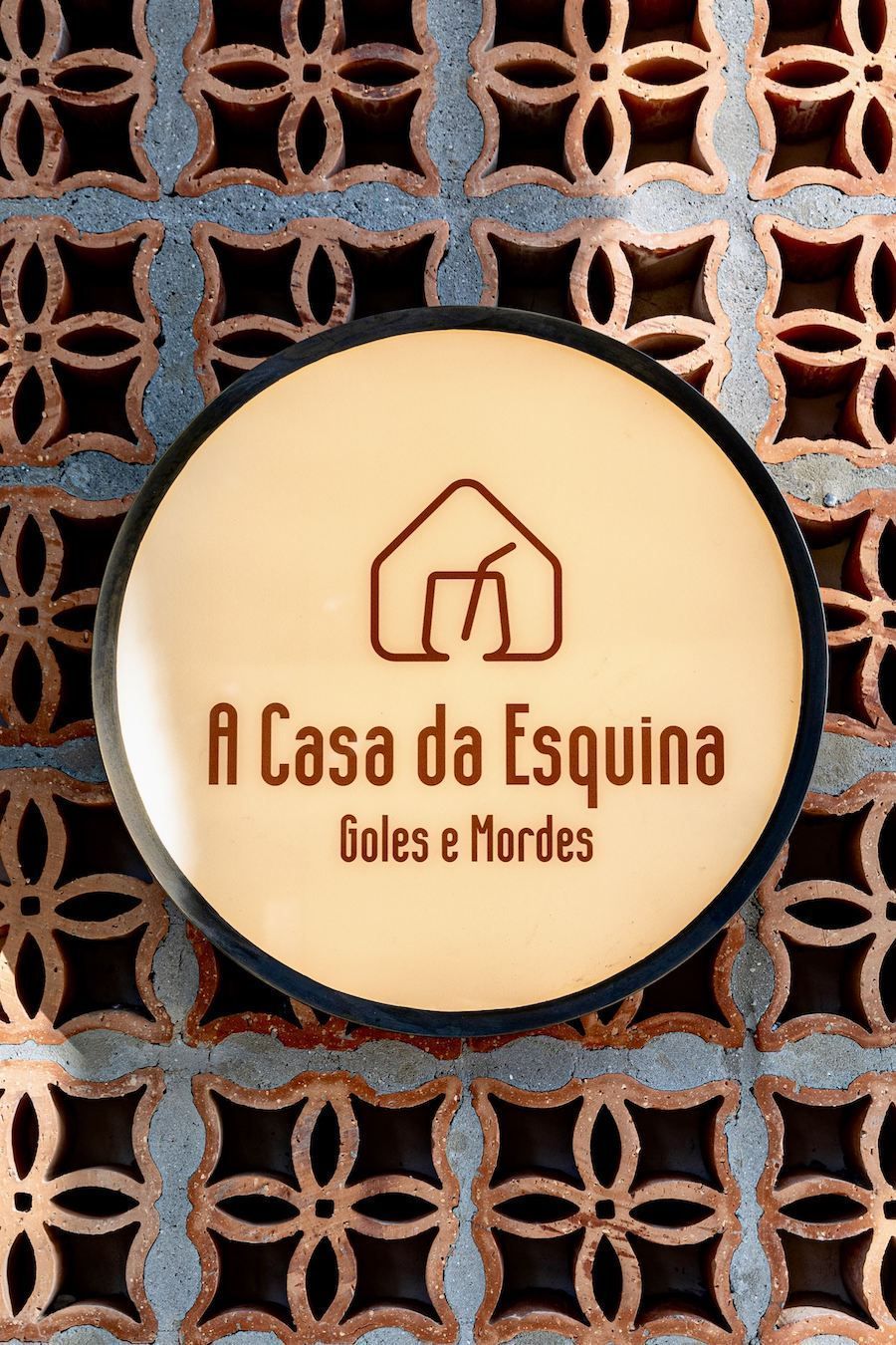 Fachada d'A Casa da Esquina • Thays Bittar