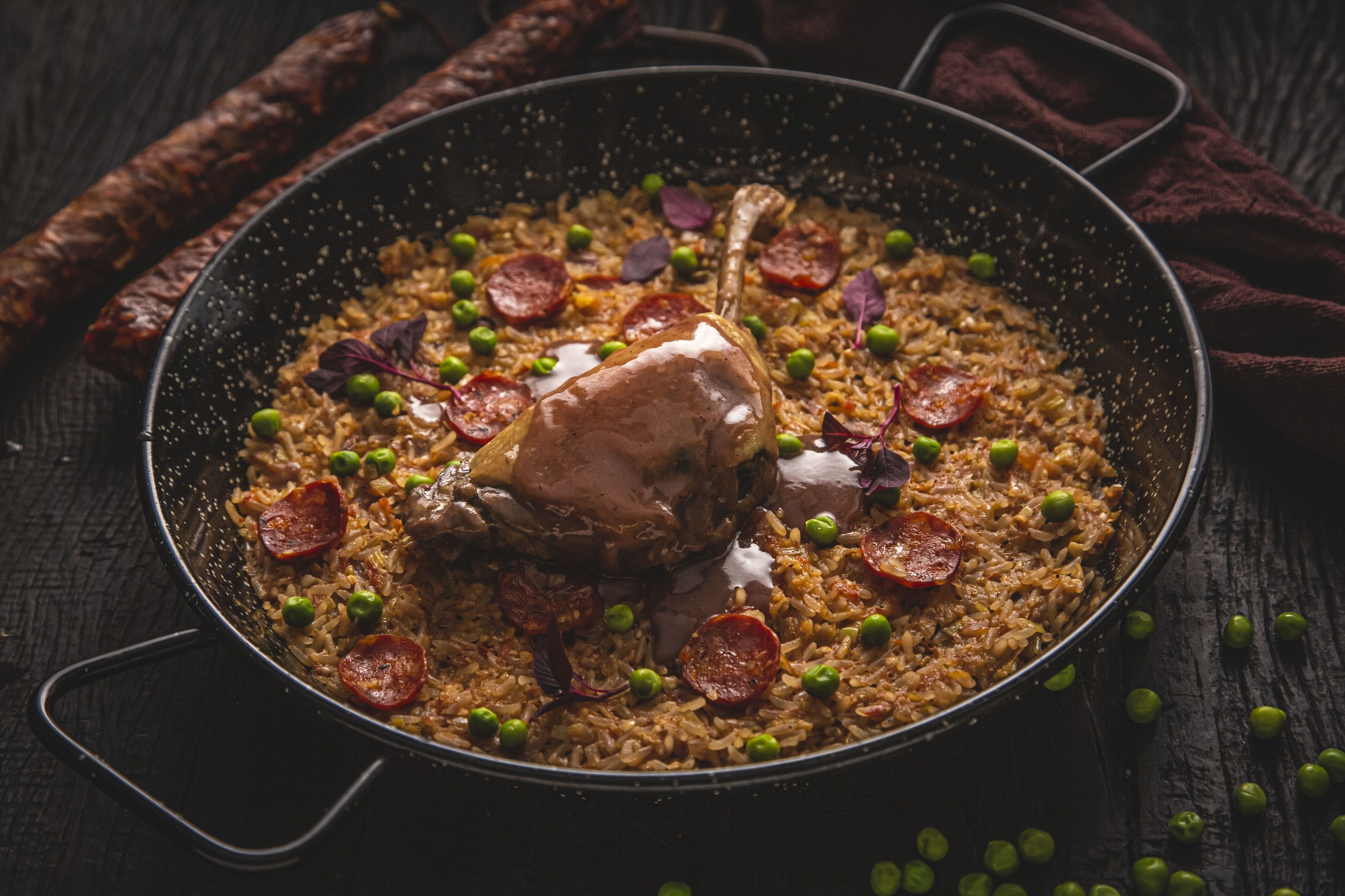 Arroz de Pato do Torero Valese é feito com com chorizo espanhol e está disponível para encomendas de Natal • Mario Rodrigues