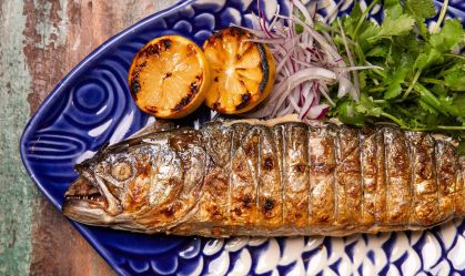 Receita: chef Fábio Sinbo ensina a preparar peixe recheado com farofa de camarão