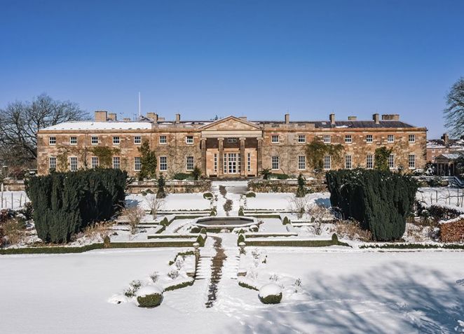 O Castelo e Jardins de Hillsborough fica nos arredores de Belfast, na Irlanda do Norte. • Historic Royal Palaces via CNN Newsource