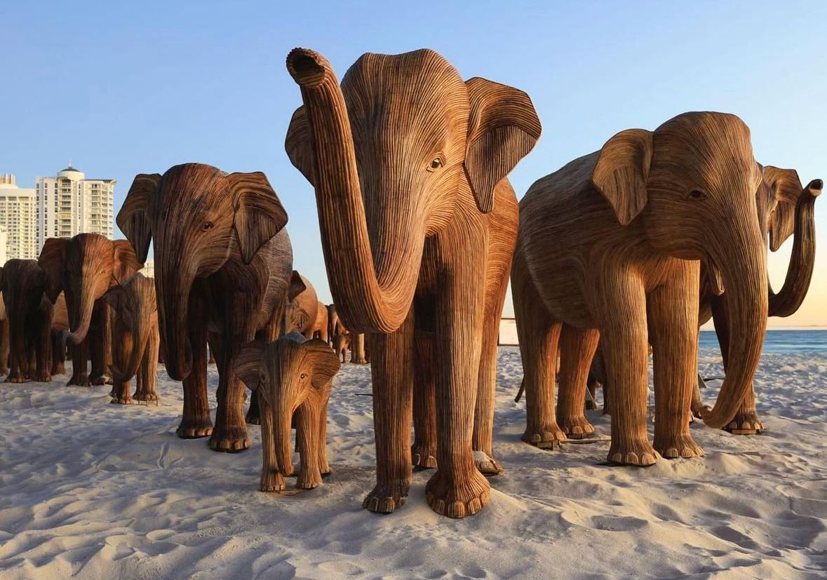 Obras de arte em formato de elefantes em tamanho real em Miami Beach
