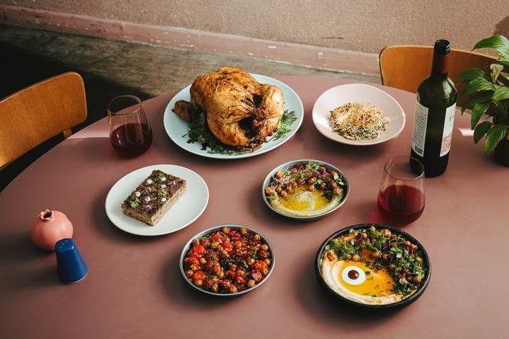Especializado em comidas do Oriente Médio, restaurante Make Homus oferece diferentes pratos para compor a ceia de Natal dos fãs deste tipo de gastronomia • Pedro Ferrarezzi