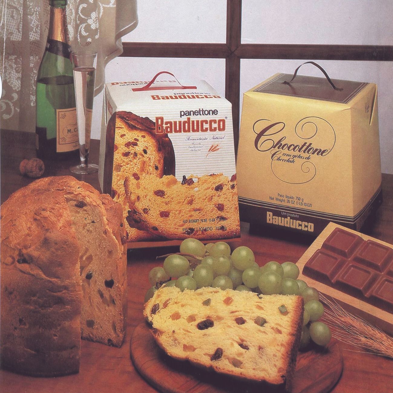 Embalagens e produtos da Baudduco em 1979: Panettone e Chocottone, com gotas de chocolate, que foi desenvolvido e patenteado pela marca • Divulgação