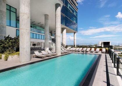 Piscina no rooftop do hotel The Elser, em Miami