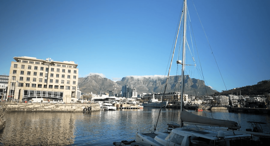 V&A Waterfront enquadra perfeitamente a Table Mountain, símbolo da cidade • CNN Viagem & Gastronomia