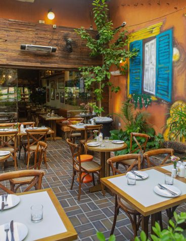 Zena, localizado no bairro do Jardins, em São Paulo, oferece menu especial para confraternização com valor fechado • Helena de Castro