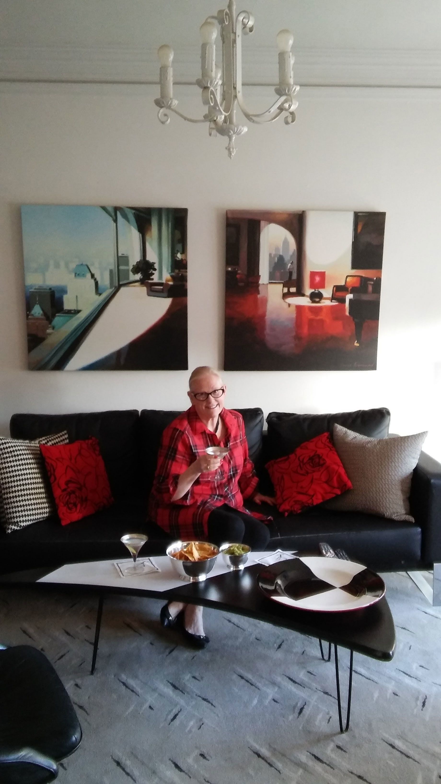 Joanna no apartamento com controle de aluguel em São Francisco, onde viveu por mais de quatro décadas • Courtesy Joanna McIsaac-Kierklo via CNN Newsource