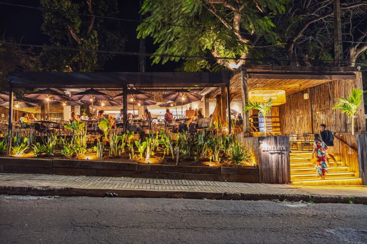 Fachada do Benedita Cozinha, restaurante do chef Dário Costa em Fernando de Noronha • Menu Studio