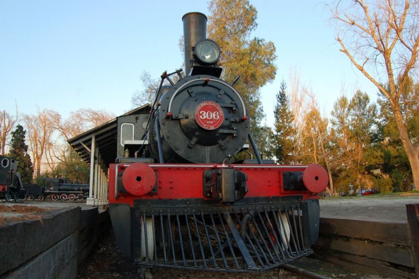 Museu Ferroviário de Santiago ajuda o público a conhecer a história de locomotivas a vapor • Divulgação/Registro de Museos de Chile