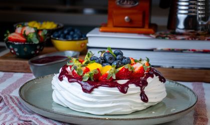 Pavlova à brasileira: aprenda receita refrescante do chef Felipe Caputo