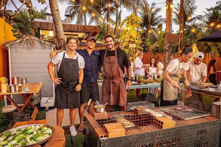 Dário Costa entre os chefs Thiago Castanho e Hervé Witmeur • Divulgação