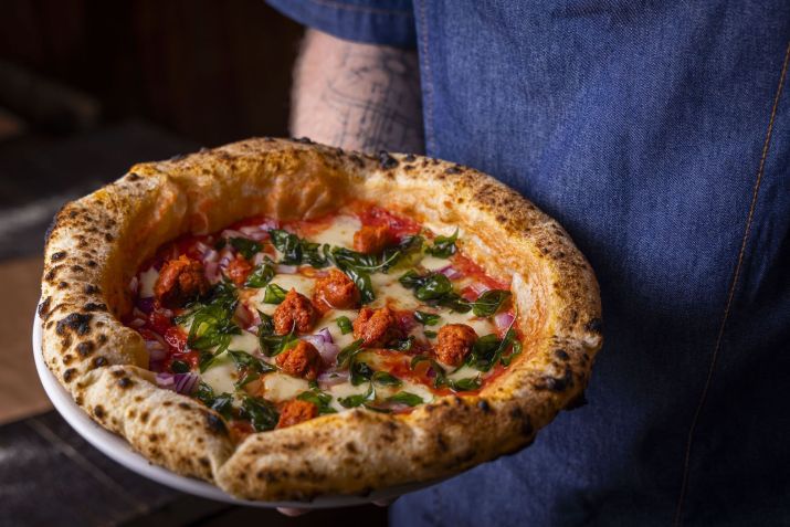 A Pizza da Mooca abre unidade na Vila Mariana. Na foto, a pizza sabor Sobrasada PIRINEUS® • Mário Rodrigues