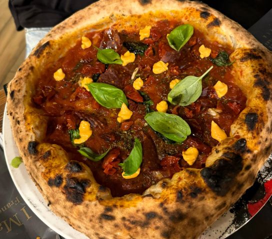 Pizza da I Masanielli, eleita uma das melhores pizzarias do mundo • Matheus Ramos