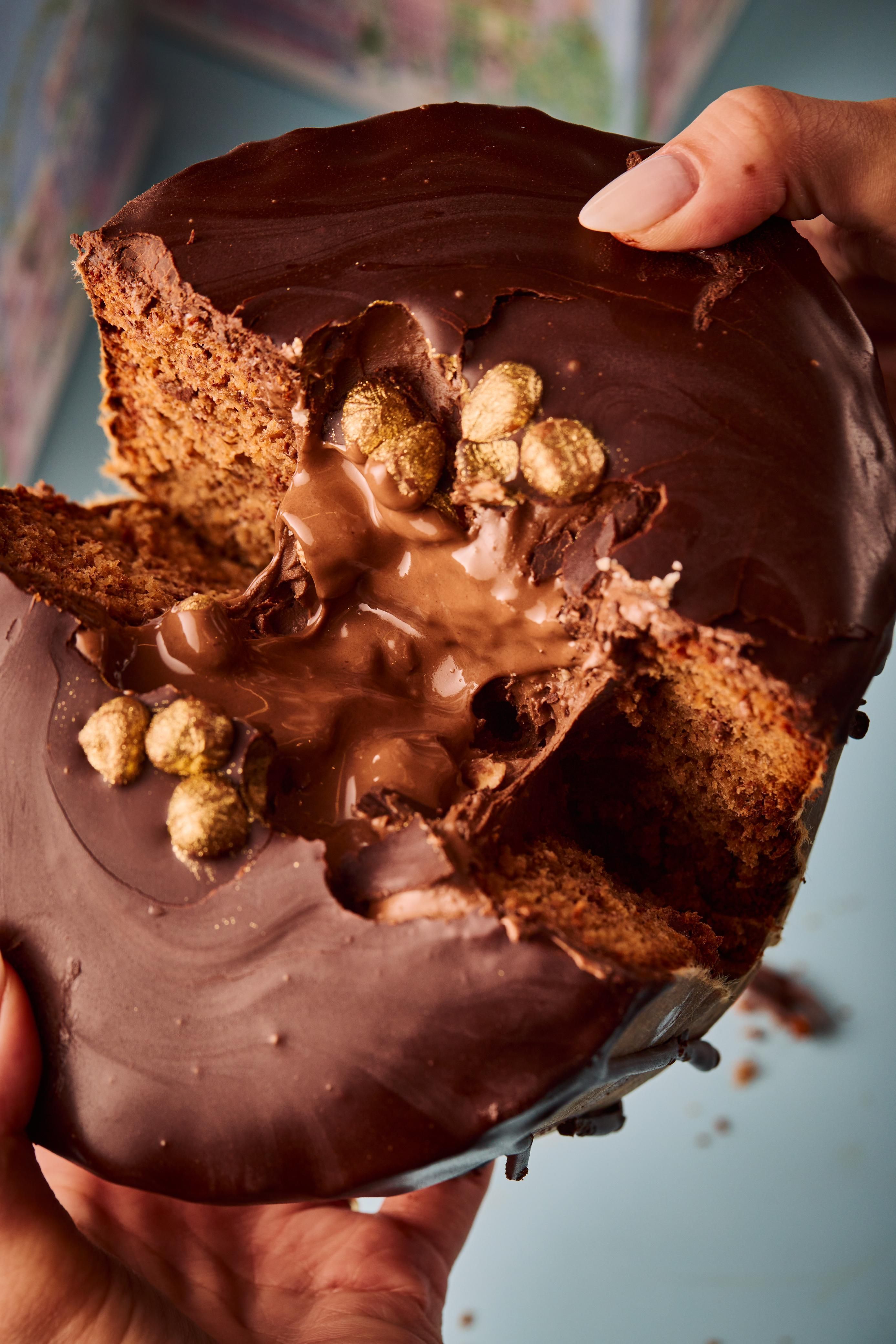 Panetone recheado com creme de avelã crocante é uma das opções do catálogo de natal da Healthy Bites • Divulgação
