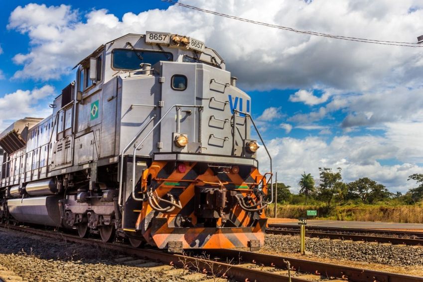 Foram cedidas quatro locomotivas similares à da foto para a operação do novo trecho turístico • Divulgação