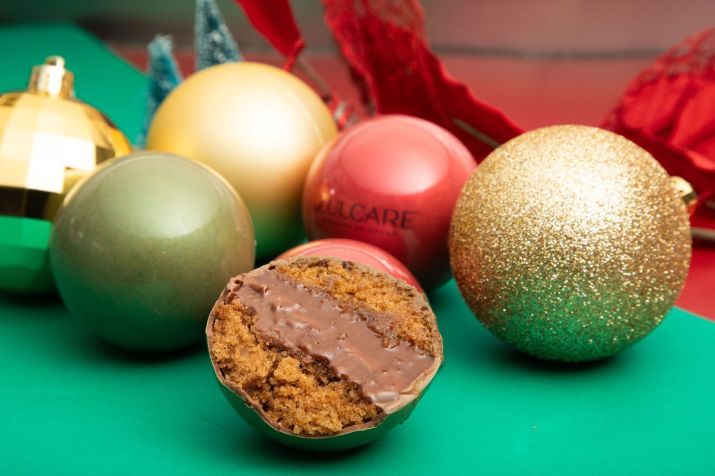 Bola de Natal recheada de pão de mel • Divulgação