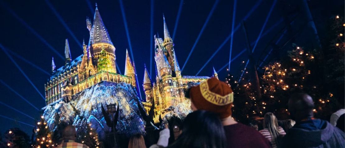 Natal no Mundo Mágico de Harry Potter toma conta dos dois parques da Universal em Orlando • Divulgação/Universal Orlando Resort