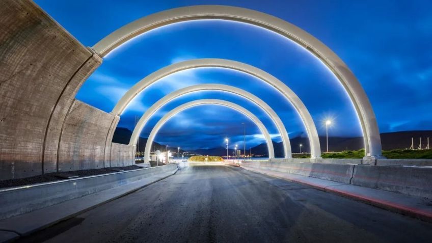Túnel de Eysturoy, inaugurado em 2020, levou quatro anos para ser concluído. Ele reduziu drasticamente o tempo de viagem entre a capital das Ilhas Faroe, localizada na ilha de Streymoy, e a ilha vizinha de Eysturoy • Olavur Frederiksen/Visit Faroe Islands