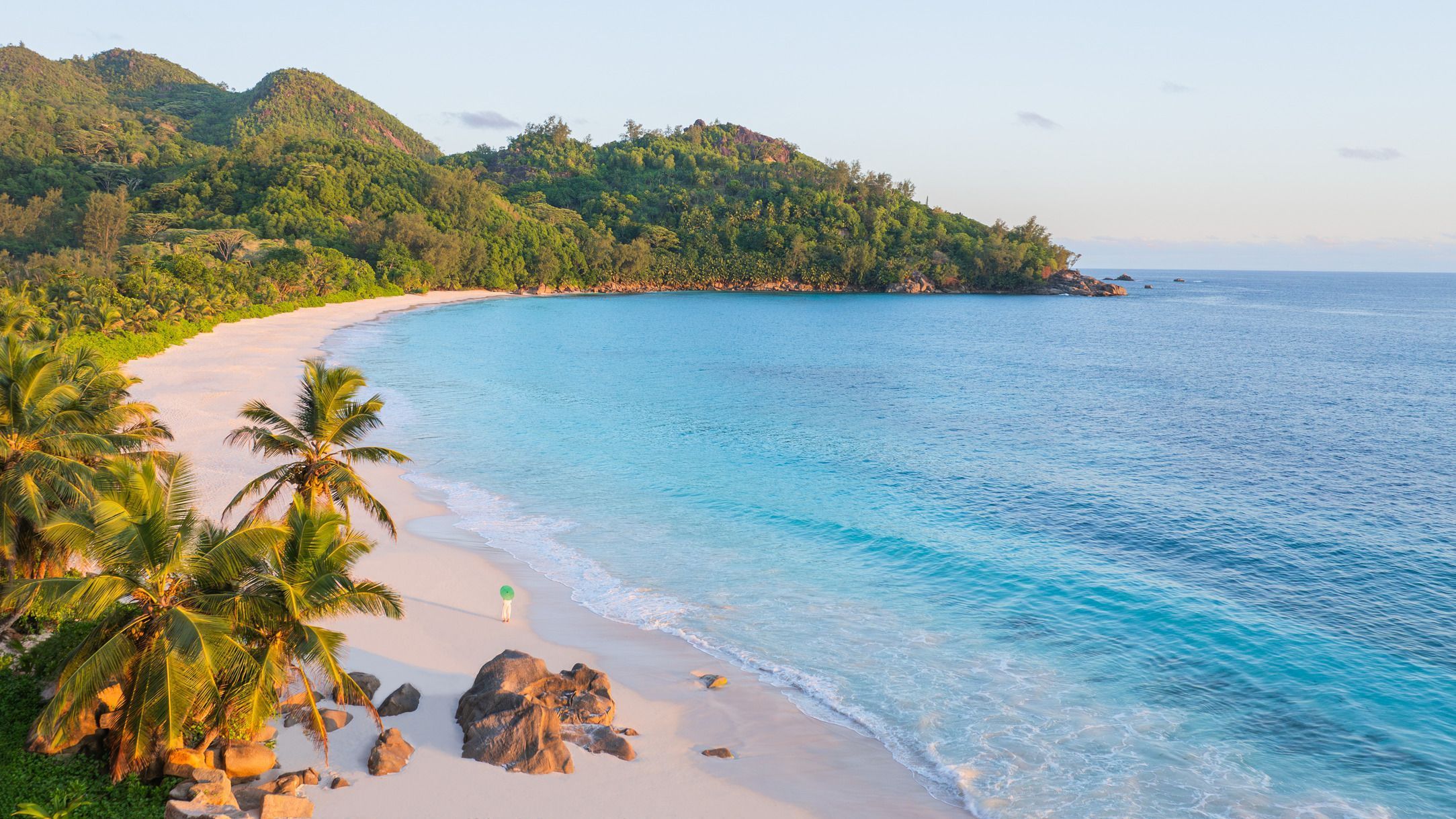Praia de Anse Intendance, nas Seychelles, onde hotel está situado • Divulgação/Cheval Blanc