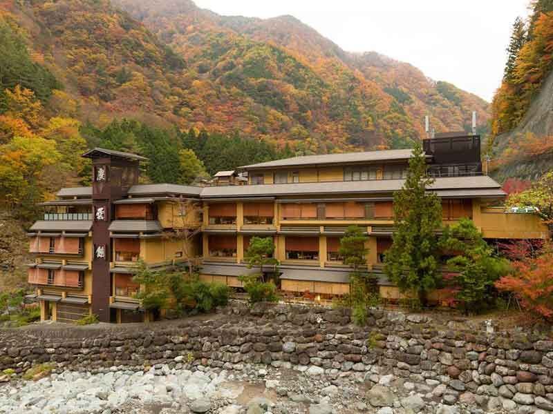 Localizado na cidade de Hayakawa, no Japão, Nishiyama Onsen Keiunkan é o hotel mais antigo em operação do mundo • Site Japan House
