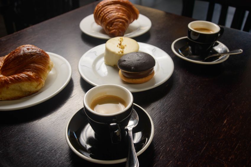 Café La Diaria fica em frente ao Teatro Solis e serve também pratos uruguaios • Andrés Silveira