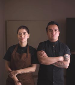 Chefs Luana Sabino e Eduardo Ortiz, do Metzi