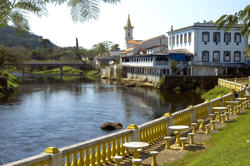 Centro histórico de Morretes, cidade por onde o trem passa • Divulgação Serra Verde Express