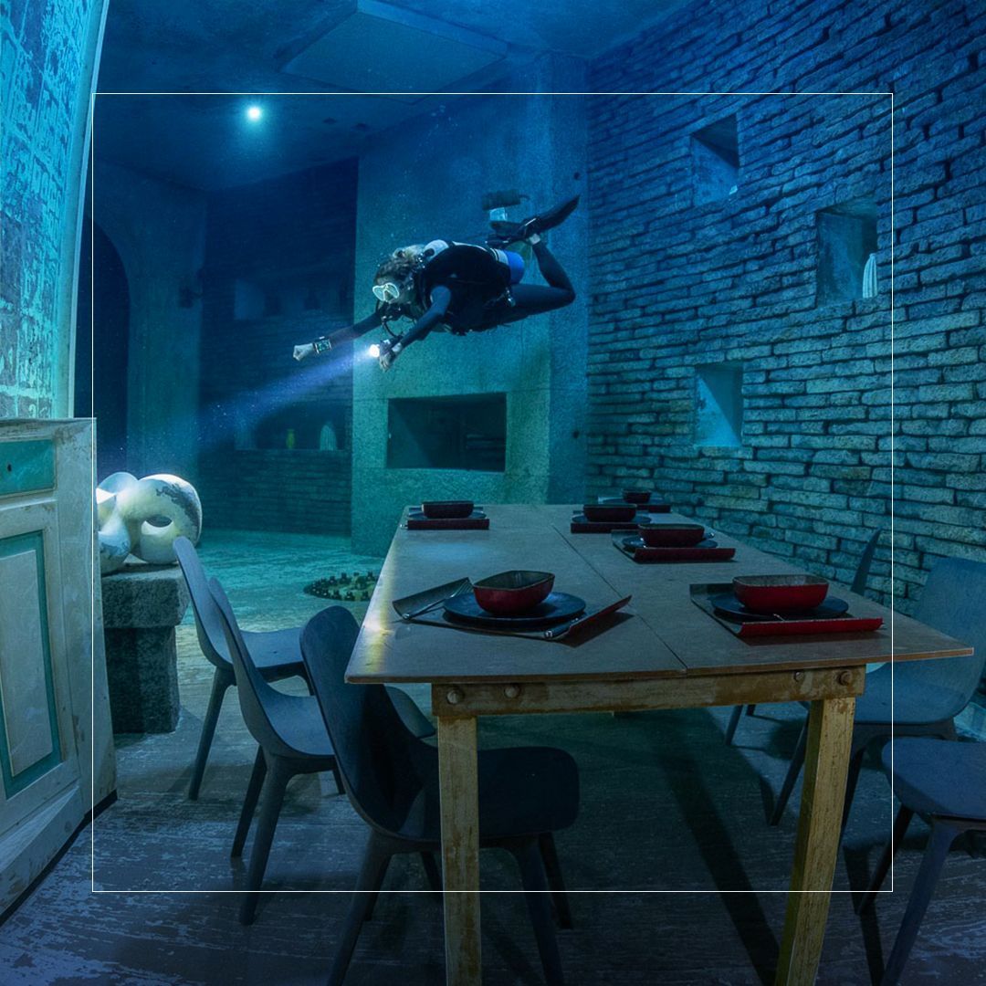 Com 60 metros de profundidade, Deep Dive Dubai é a piscina mais funda do mundo para mergulho • Reprodução Facebook