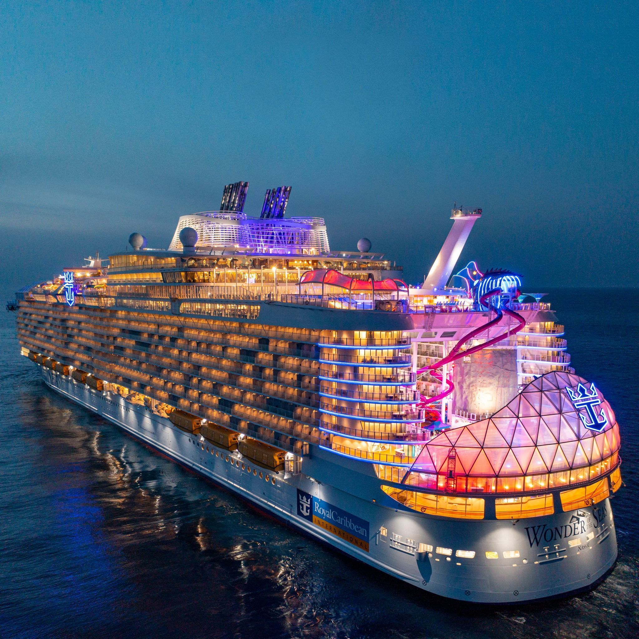 Wonder Of The Seas, da Royal Caribbean, carrega o título de maior cruzeiro do mundo; entretanto, novo recorde deve ser batido por outro navio da marca: o Icon, inaugurado em janeiro de 2024 • Reprodução Facebook Royal Caribbean