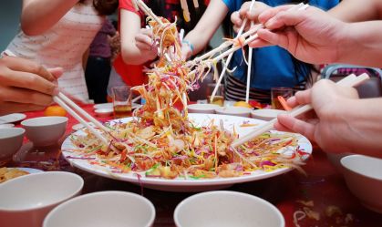 Batalha de hashis? Tradição é diversão gastronômica no Ano Novo Chinês