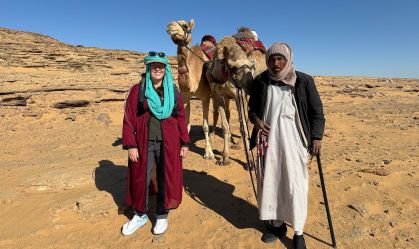"Aventura gigantesca": conheça mulher que atravessa a Arábia Saudita a pé