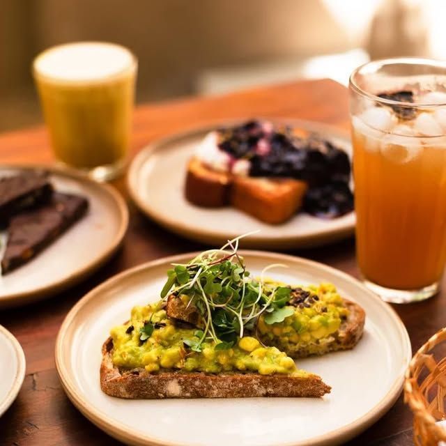 Dois Trópicos serve brunch o dia inteiro • Instagram/Dois Trópicos