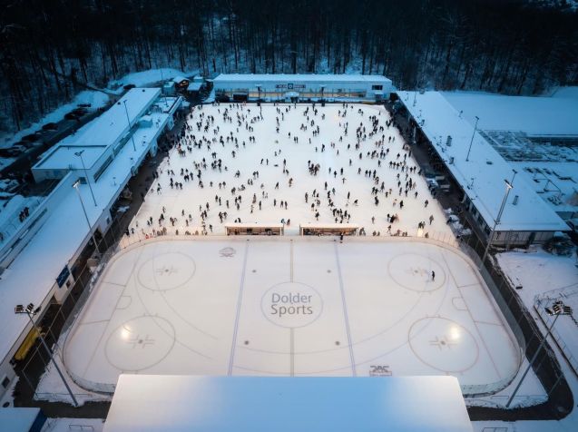 A Dolder Sports oferece uma das maiores pistas artificiais de patinação no gelo da Europa • Instagram/Dolder Sports