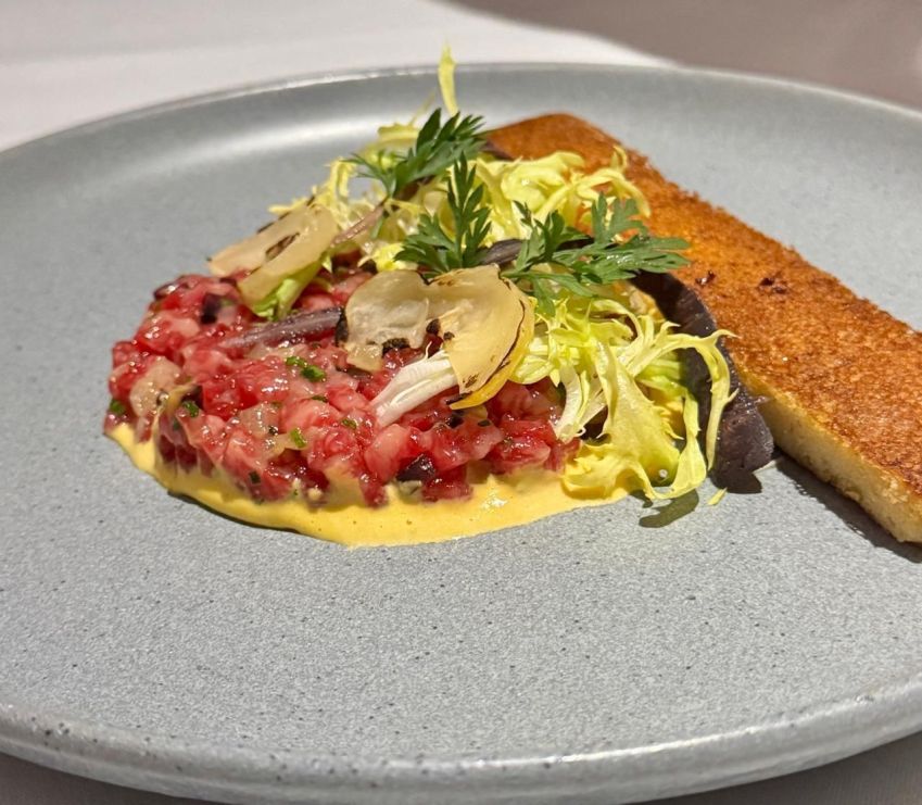 Tartar de wagyu é uma das boas entradas do restaurante • Saulo Tafarelo