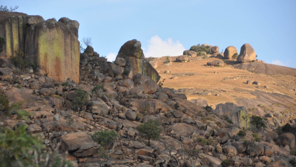 Sibebe Rock, em Essuatíni, é o maior plutão de granito exposto do mundo • Autoridade de Turismo de Essuatíni