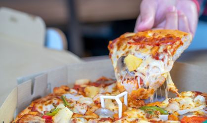 Restaurante britânico cobra R$ 734 para adicionar abacaxi na pizza