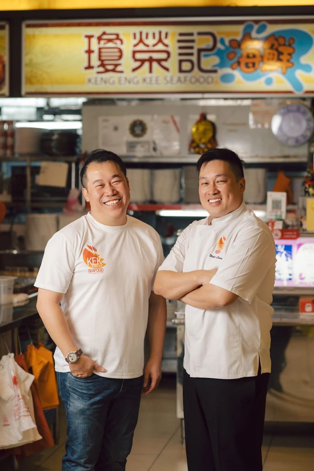 Os irmãos Paul Liew, à esquerda, e Wayne Liew são os proprietários de terceira geração do Keng Eng Kee Seafood • Courtesy Keng Eng Kee Seafood