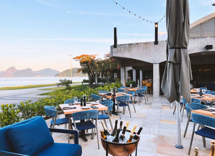 Com menu mediterrâneo, Baleia Rio's fica no Aterro do Flamengo e tem lindas vistas a cartões postais da cidade • Divulgação