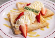 Crepe de cerveja amanteigada e pretzel de alho: o cardápio do Epic Universe