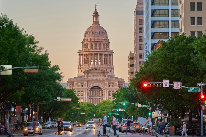 Um dos principais pontos turísticos da cidade, Capitólio do Texas foi erguido no fim do século 19 • Justin Wallace/Unsplash