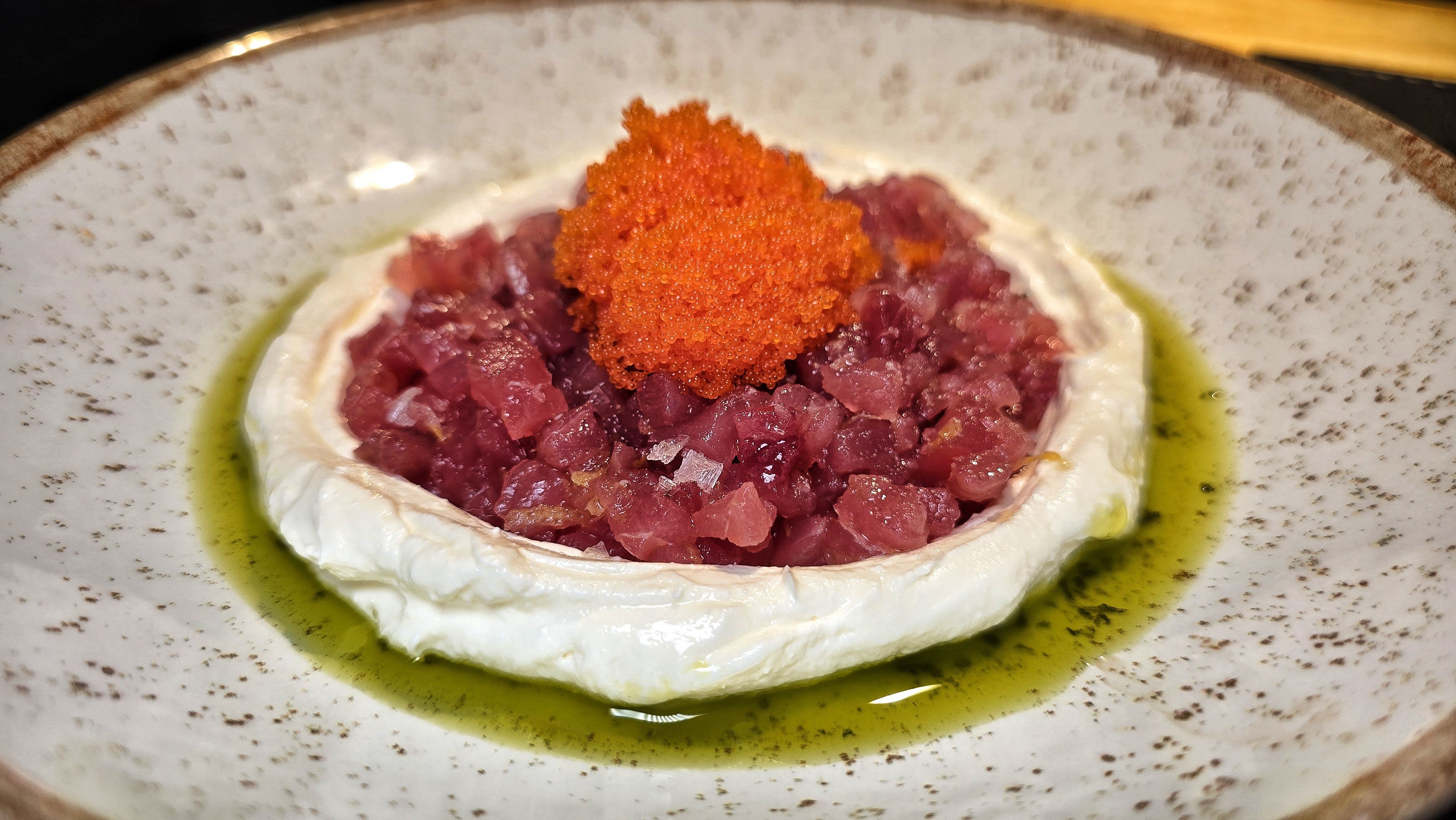 Crudo de atum e coalhada _ Caroline Grimm