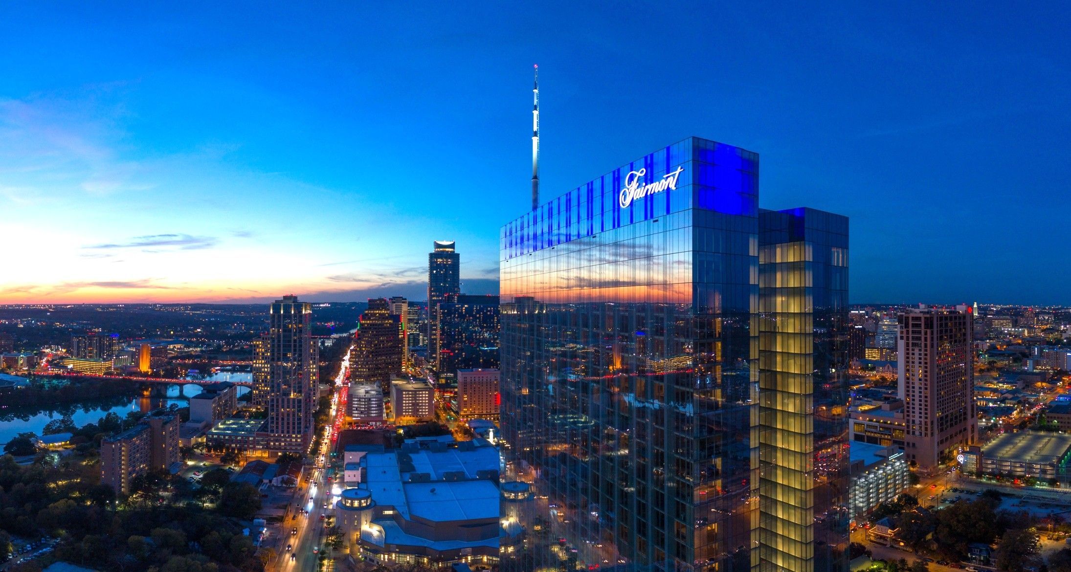 Torre do Fairmont Austin, hotel no centro com 1.048 acomodações espalhadas em 37 andares • Divulgação/Accor