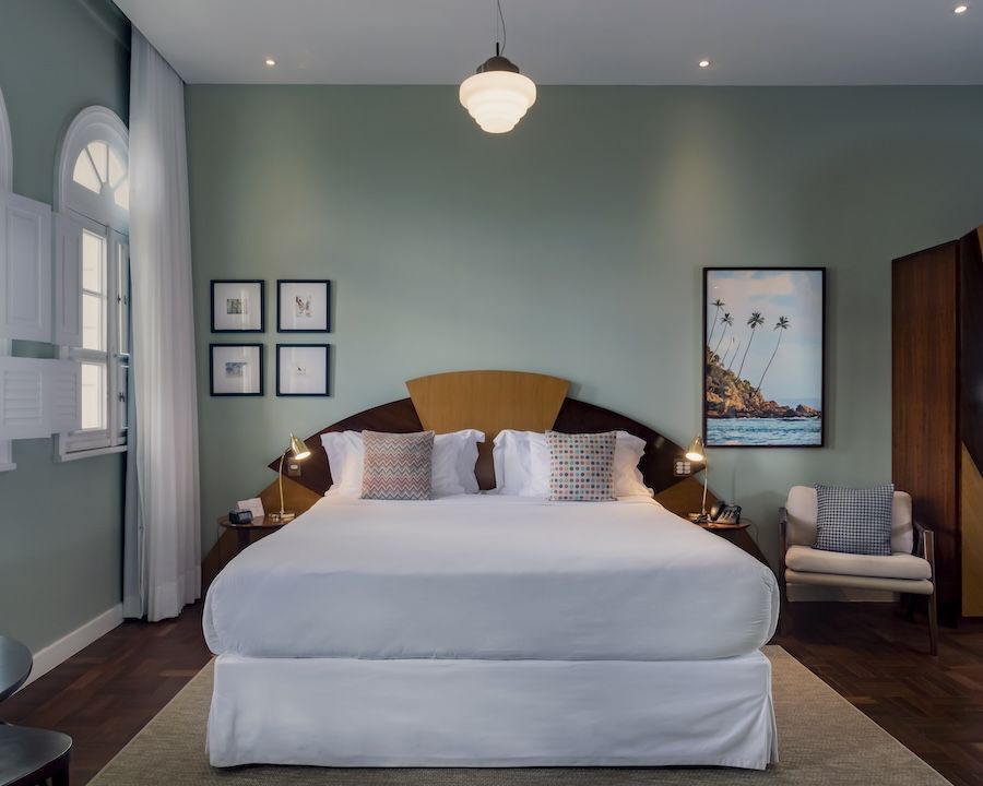 Hotel conta com 81 apartamentos e suítes, todos com design e peças que remetem à Bahia • Leonardo Freire